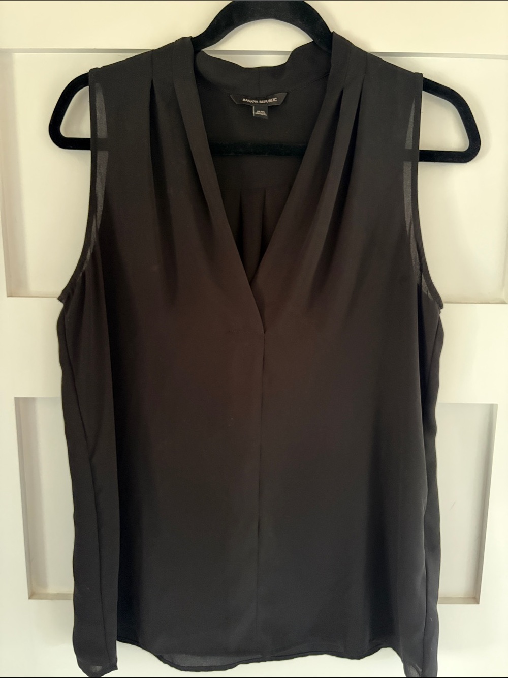 Banana Republic Black Sleeveless V-Neck Camisole